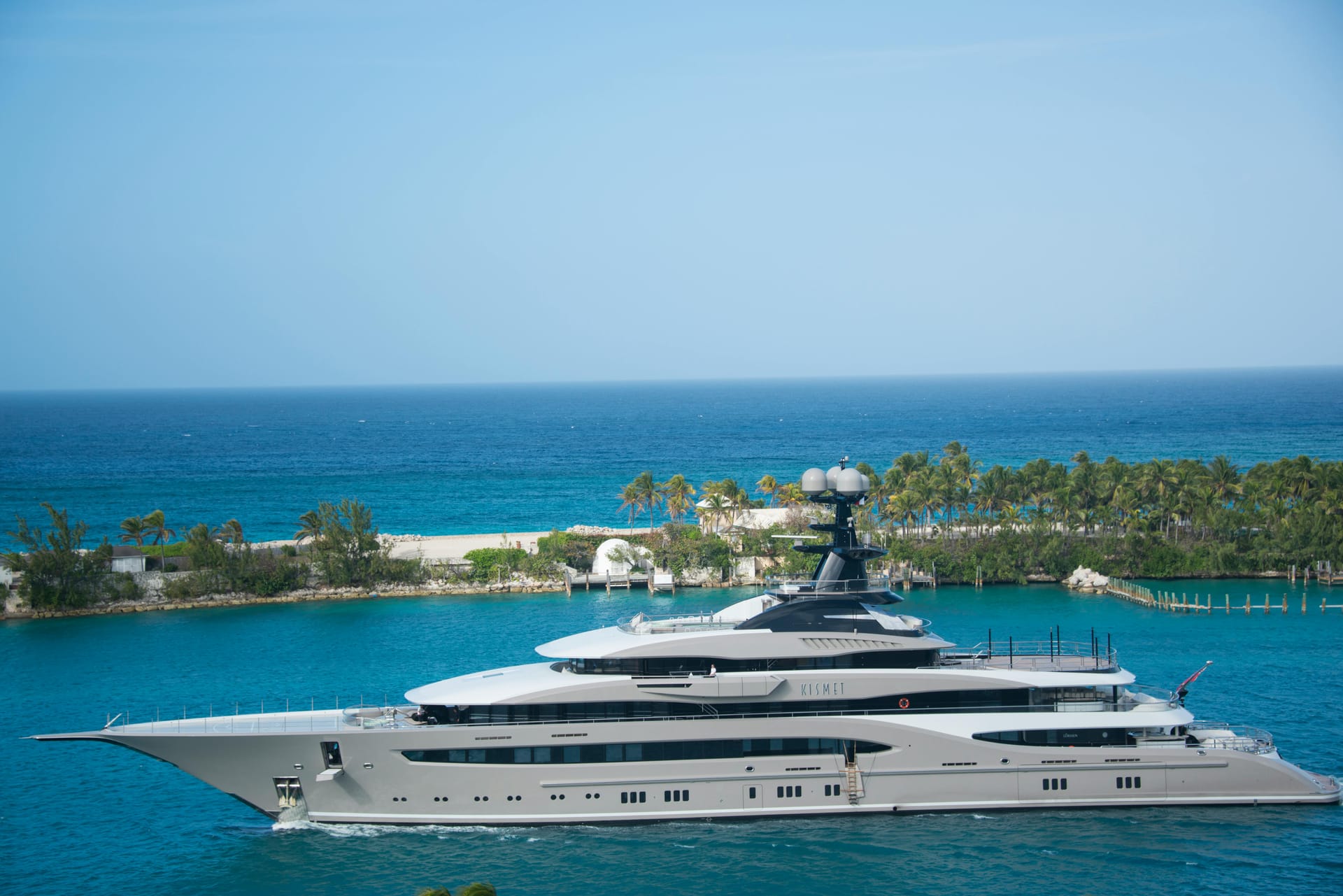Mastering Yacht Etiquette: A Guide to Smooth Sailing and Social Grace