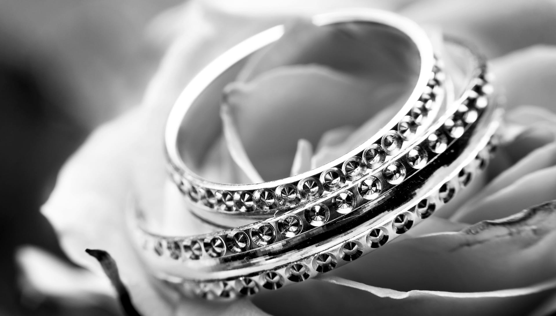 How Celebrities Influence Luxury Jewelry Trends