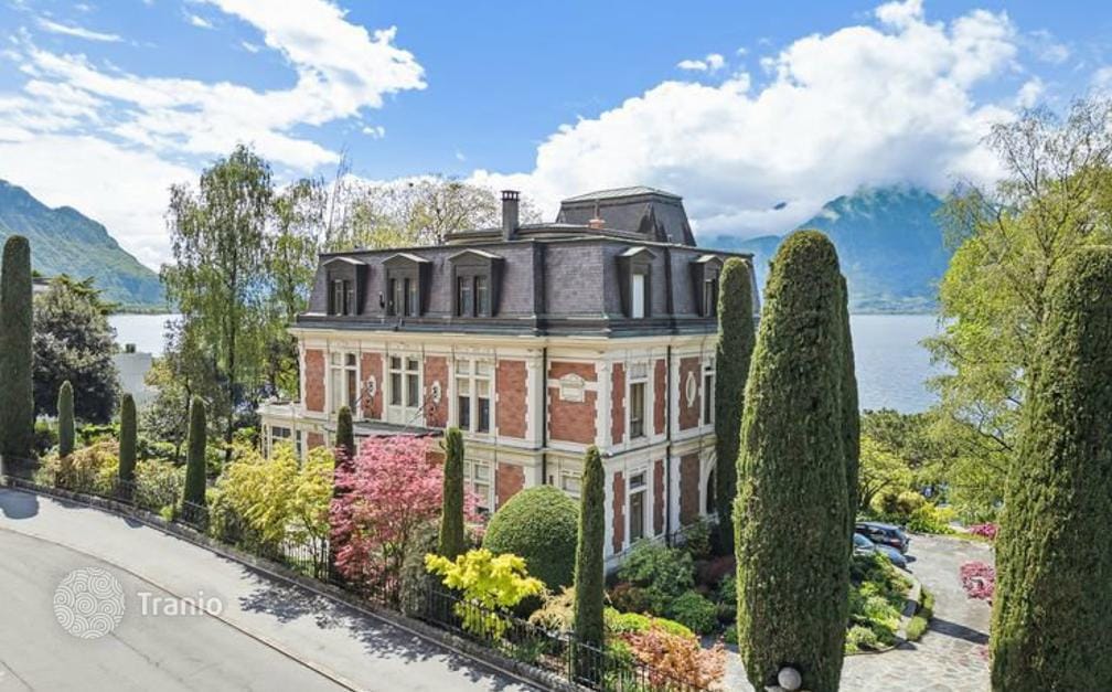 Historic Villa with Garden and Panoramic Lake Views in Montreux, Switzerland