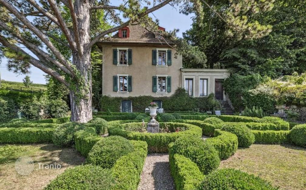 Estate with a Garden in a Quiet and Picturesque Area — Vevey, Switzerland (€8,636,000)