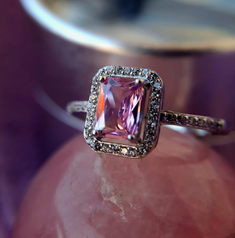 The 2025 Guide to Collecting Colored Diamonds: An Insider’s Investment for HNWIs